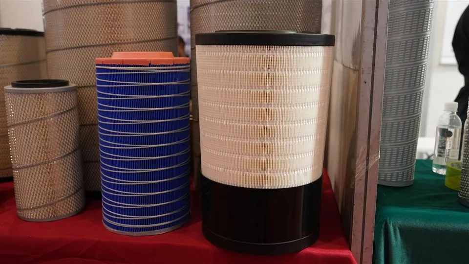 Filtre d'aire de camió pesat Filtre de recanvis de recanvis de maquinària P 628203 11 K 9-21320 11 K9-21310 Nou costum usat